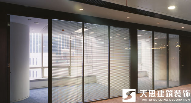 <a href=http://www.huadesports.cn/ target=_blank class=infotextkey>合肥辦公室裝修</a>玻璃